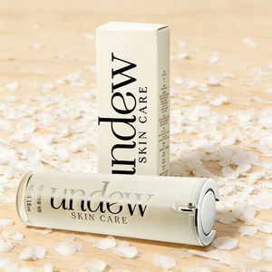 Sérum facial anti-âge UNDUE à la vitamine C avec acide férulique et vitamine E pour éclaircir et réduire les rides - Product Image 1