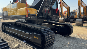 Excavatrice sur chenilles Volvo EC360 d'occasion, équipement de construction robuste, couleur jaune et noir, type chenillé - Product Image 5