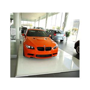 Sol d'exposition incliné portable sur mesure en verre trempé et cadre en aluminium pour salons automobiles, facile à assembler, ignifuge et réutilisable - Product Image 4