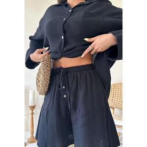 Conjunto de Blusa Negra y Pantalones de Muselina al por Mayor, Elegante Conjunto de 2 Piezas Compuesto por Camisa y Pantalones Cortos - Product Image 2