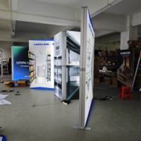 Boîte lumineuse SEG personnalisée pour stand d'exposition d'angle avec grandes ouvertures pour salon professionnel