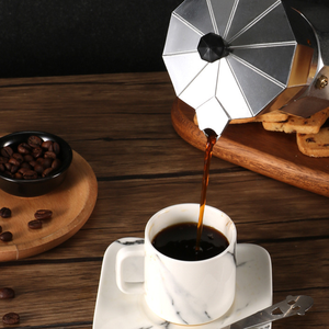 La classica e iconica macchina per caffè Espresso da cucina, rende vero caffè italiano, Moka in alluminio 6 tazze - Product Image 5