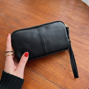 Bolso de Mano de Cuero Genuino para Mujer, Modelo 2025, Estilo Casual Simple con Cierre, Texturizado, Pequeño, Venta al Por Mayor - Product Image 1