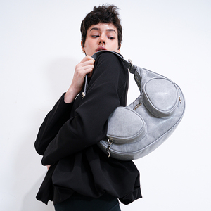 Bolso Bandolera Ligero de Moda 2025, Color Gris Vintage, Hecho con Cuero Vegano Suave, con una Elegante Forma de Luna - Product Image 6