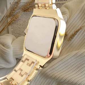 Relojes de Pulsera de Cuero con Correa de Aleación de Cuarzo de Lujo para Mujer - Estilo Ejecutivo y de Dibujos Animados - Product Image 6