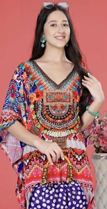 Robe longue caftan en viscose pour femme africaine, coupe ample, style poncho kimono, aspect satiné soyeux, tenue bohème pour les vacances à la plage - Product Image 2