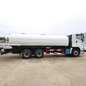 Camión Cisterna de Agua SUZU GIGA 6x4 de 5000 Galones (20 CBM) con Aspersor - Product Image 6