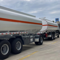 Camion-citerne Sinotruk d'occasion avec transmission manuelle Moteur diesel 6x4 Roue motrice Matériau en acier pour stockage d'huile Vente de Dubaï