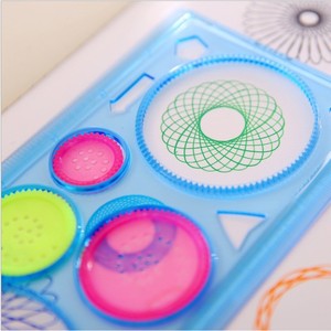 Regla de diseño con caleidoscopio transparente, plantilla de plástico de 20x10cm para educación artística, plantilla de dibujo para estudiantes jóvenes - Product Image 3
