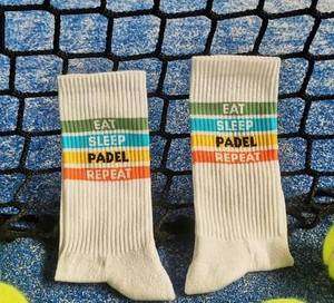 <span class=keywords><strong>Calcetines</strong></span> con Líneas de Colores y Eslogan Divertido 'Eat Sleep <span class=keywords><strong>Padel</strong></span> Repeat', para Usar al Aire Libre - Product Image 1