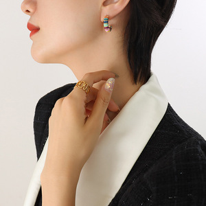 ต่างหูเคลือบสีรุ้งแบบห่วง |   ห่วงสแตนเลสสตีลชุบทอง 18K PVD สีสันสดใส |   กันน้ำ ป้องกันอาการแพ้ ไม่หมองคล้ำ - Product Image 4