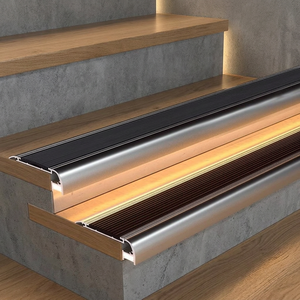 Profilé d'escalier en aluminium Fuxin avec insert antidérapant en PVC et caoutchouc, garantie 1 an, pour la protection des bords d'escalier, design moderne - Product Image 1