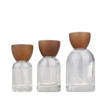 Flacon pulvérisateur de parfum rond en verre transparent rechargeable avec bouchon en bois 30ml/50ml/100ml pour emballage cosmétique et parfum, OEM/ODM disponible
