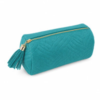 Pochette de maquillage de luxe en velours matelassé avec logo personnalisé, grande capacité, pochette de voyage avec pompon, doublure en satin, trousse de toilette