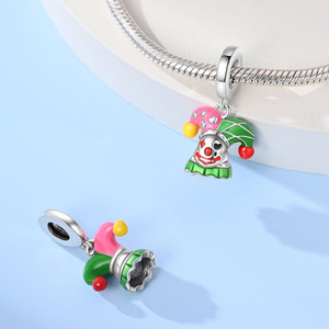 Pendentif Breloque Sorcière Clown en Émail Coloré en Cuivre, Bijou Compatible Bracelet et Collier, Cadeau d'Halloween et de Carnaval pour Femmes et Filles - Product Image 2
