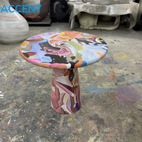 Mesa de Comedor Artística Pintada a Mano, Mesa Redonda de FRP Multicolor de Lujo, Mesa Escultural Abstracta Personalizada para Proyectos de Restaurantes de Alta Gama