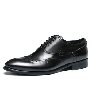 Mocassins pour hommes de haute qualité, style britannique tendance européen et américain, design gravé au laser avec bout légèrement pointu, chaussures décontractées - Product Image 3