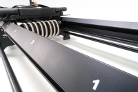 Hochwertiges Fitnessgerät für den Studioeinsatz: Schwarzer Aluminium-Pilates-Reformer M3K Megapro Former Pilates-Bett