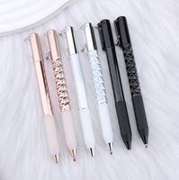 Stylo bille DIY en plastique avec perles en peluche, design pompon cœur mignon pour fille, stylo cadeau moelleux, encre noire, pointe 1,0 mm