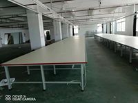 Table flottante avec trou intégré