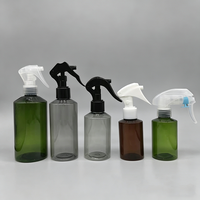 Bouteille pulvérisateur à gâchette givrée noire réutilisable de 200 ml, 300 ml, 500 ml pour le nettoyage automobile, emballage personnalisé pour bouteille de soin capillaire de salon