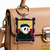 Porte-clés Panda dans un cadre orné, portrait artistique en acrylique avec pipe, cheveux bleus et bordure violette, breloque original style musée