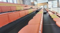 Sièges de tribune haute capacité, durables, imperméables en HDPE/PE, garantie 5 ans pour les stades, les arènes et les espaces extérieurs