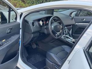 Voiture d'<span class=keywords><strong>occasion</strong></span> <span class=keywords><strong>2014</strong></span> <span class=keywords><strong>Peugeot</strong></span> <span class=keywords><strong>3008</strong></span> 2.0L SUV Automatique Gauche Édition Classique Noire Un Seul Propriétaire Titre Propre Historique Complet Fiable - Product Image 4