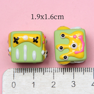 Personnalisé 16mm Kawaii DIY Gros <span class=keywords><strong>Cube</strong></span> Peint À La Main Perles Acryliques Charme Résine Focale Perles Lâches pour Bracelet Collier Fabrication - Product Image 4