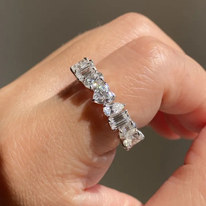 Anello con Design Geometrico a Cuore, Stile Elegante, Anello da Dito per Donne - Product Image 5