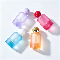 Flacons de parfum en verre givré élégants et luxueux de 30 ml, 50 ml, 100 ml, avec bouchon doré et vaporisateur, écologiques et recyclables pour les soins de la peau