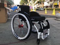 Fauteuil roulant sport personnalisé en alliage d'aluminium et de magnésium à dégagement rapide, avec protection en fibre de carbone pour adultes