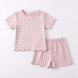 Set Corto a Quadretti con Bordo Ondulato per Bambine, Pigiama a Maniche Corte con Bordo Ondulato, Abbigliamento da Notte a Quadri per Bambini e Adulti - Product Image 4