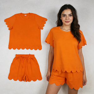 Nouvel ensemble décontracté pour femme : T-shirt camouflage d'été à bords festonnés et short assorti – Tenue tendance pour maman et moi - Product Image 3
