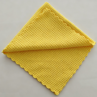 Serviette de nettoyage et de détaillage en microfibre gaufrée sans bords pour atelier et machines