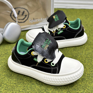 รองเท้าผ้าใบแบบลำลองสำหรับผู้ชายกลิ่นอินเทรนด์สไตล์ใหม่รองเท้าผ้าใบสไตล์การเดิน - Product Image 3
