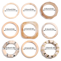 Nouveau Bracelet Irrégulier Tendance Perles Géométriques Empilables Bijoux de Fête Accessoires Bracelets Manchette en Acrylique Couleur Coquille pour Femmes