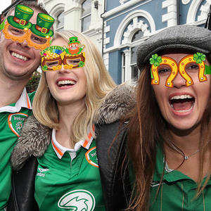 Gafas fotográficas temáticas del Día <span class=keywords><strong>de</strong></span> <span class=keywords><strong>San</strong></span> <span class=keywords><strong>Patricio</strong></span> Props Funny Irish Festival Clover Party Decoraciones - Product Image 6