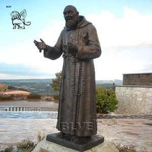 Estatua de Bronce de San Padre Pio, Tamaño Real, Estilo Antiguo, para Exteriores, Iglesia, Religiosa, Famosa en Italia - Product Image 5