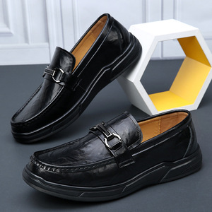 Mocassins de ville haut de gamme pour hommes avec boucle métallique brodée, confortables, à enfiler, antidérapants, pour le bureau et les mariages - Product Image 4