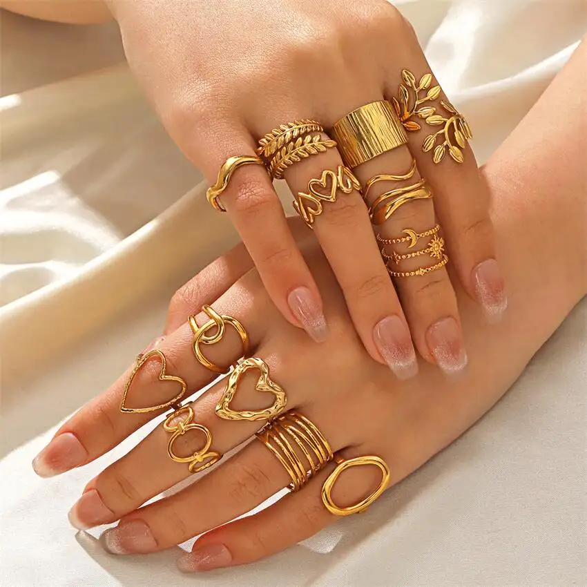 Venta al por mayor de oro de acero inoxidable anillo de mujer estrella geométrica y Luna amor diseño moda forma geométrica serie anillo