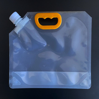 En stock, poche souple transparente avec bec verseur et buse d'aspiration pour le stockage de liquides, pour l'emballage de détergents et de peintures