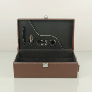 Dossiers en papier artistique brun de luxe avec gaufrage, élégants et robustes, avec tire-bouchon intégré pour un rangement et un transport sécurisés - Product Image 6