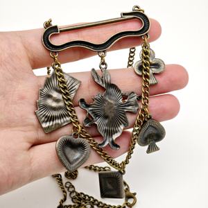 ヴィンテージ アリス・イン・ワンダーランド ネックレス、ブロンズトーン ウサギとポーカーシンボル ペンダントチョーカー、レトロ パンク ユニークなパーティー ジュエリー（女性向け） - Product Image 6