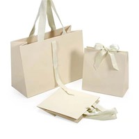 Sacs cadeaux en carton recyclable écologiques imprimés sur mesure avec poignée en corde de coton pour l'emballage d'artisanat et de bougies