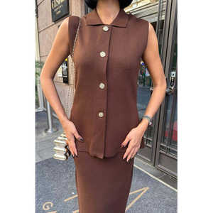 Conjunto Midi sin Mangas de Crepé para Mujer, Estilo Normcore Minimalista, para Todas las Temporadas, Color Marrón con Detalle de Botones Dorados, Modelo 10230 - Product Image 4