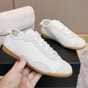 รองเท้าผ้าใบผู้หญิงแบรนด์ดีไซเนอร์คุณภาพสูง ดีไซน์หรูหรา สวมใส่สบาย น้ำหนักเบา พื้นนุ่ม เหมาะสำหรับเดินเล่นกลางแจ้ง ระบายอากาศได้ดี - Product Image 4