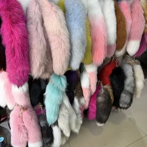 Fabricants en gros de breloques de queue de renard luxueuses de haute qualité, disponibles en couleurs personnalisées, grandes queues de renard douces et moelleuses, porte-clés - Product Image 4