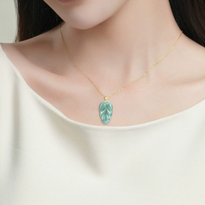 จี้หยกธรรมชาติเกรด A สีน้ำเงินลายใบไม้ พร้อมตัวล็อกทอง 18K จี้หยกเนื้อไอซ์ ดีไซน์ลายดอกไม้สำหรับผู้หญิง - Product Image 5