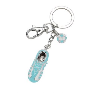 Llavero de Color Blanco y Azul Claro con Accesorio de Zapatilla de Fútbol - Product Image 1
